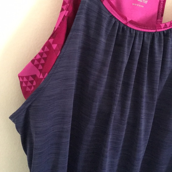Old navy active top - Picture 3 of 5